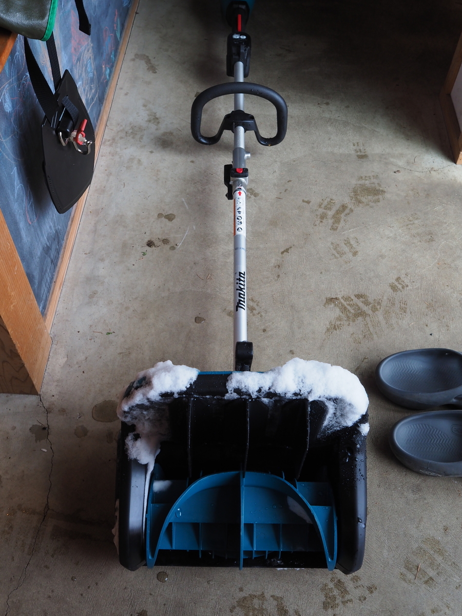 マキタ SN400MP 除雪アタッチメントで除雪! - 道具が先か マキタ SN400MP 除雪アタッチメントで除雪! - 道具が先か