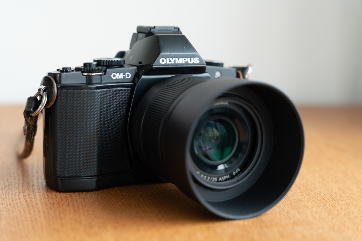 息子にカメラを買った(初代E-M5と25mm F1.7) - Images & Words