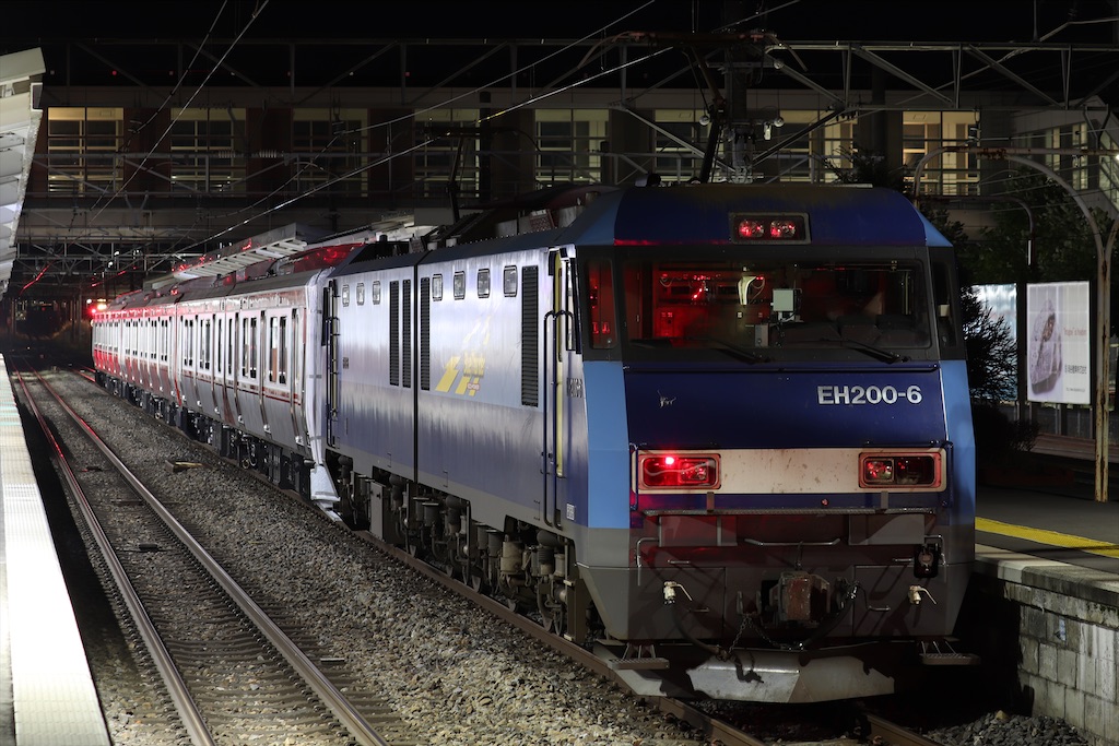 しなの鉄道SR1系甲種輸送 岡谷駅・松本駅にて - 特急上高地回遊81号