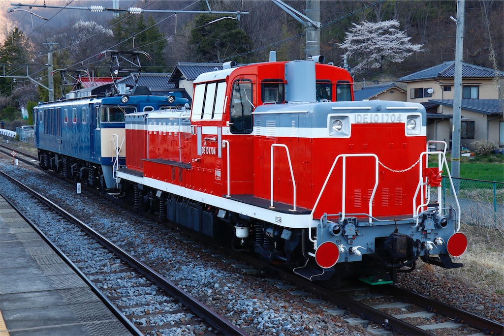EF64 1001+DE10 1704 NN入場配給(廃車回送) - 特急上高地回遊81号