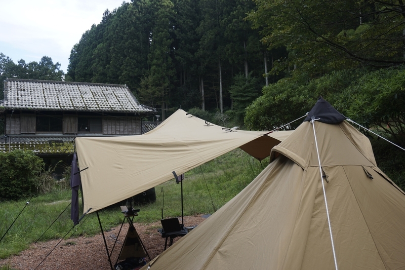 ワンポールテントに被せるだけ！？タープ連結アダプタで広がる快適空間