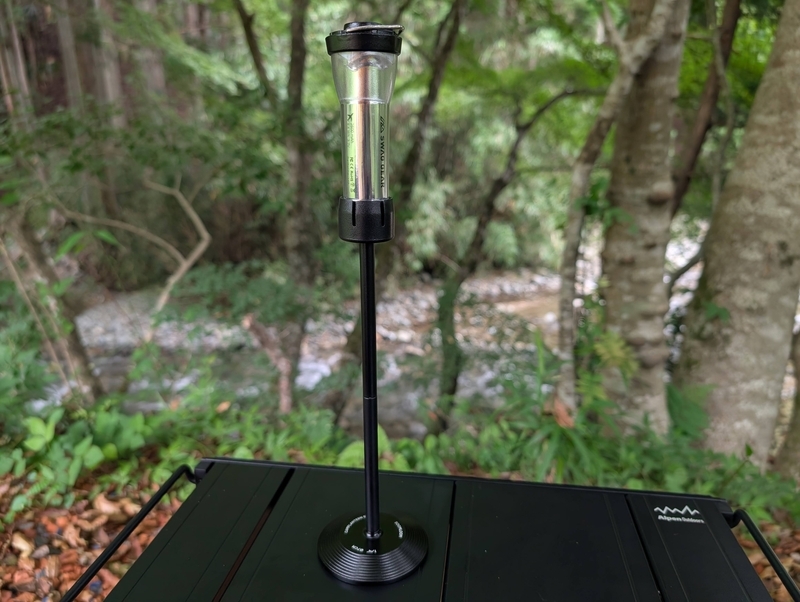 SWAG GEARのLEDランタンを接続した様子