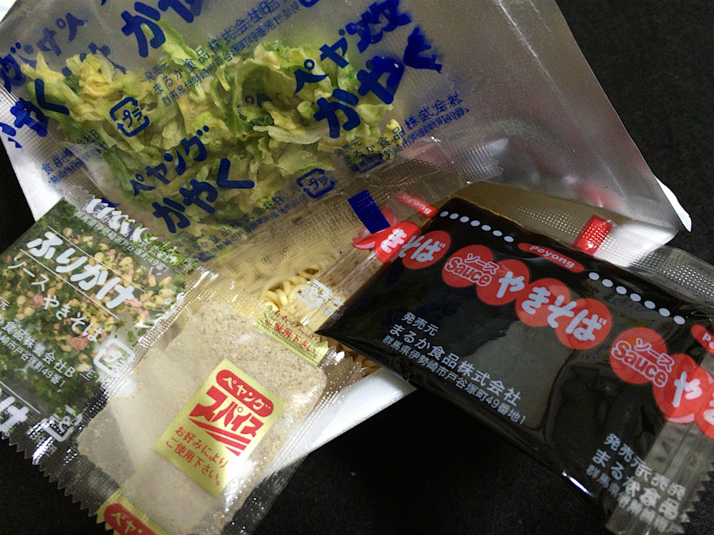 ペヨングソースやきそば 中身