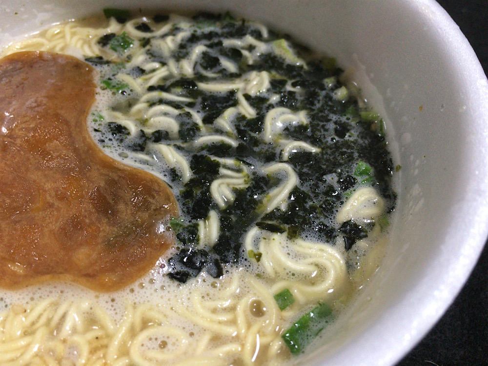サンポー焼豚ラーメン　海苔盛り　出来上がり　海苔