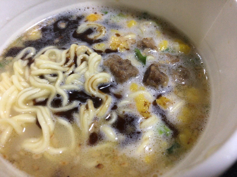 明星　大砲ラーメン　黒とんこつ　出来上がり