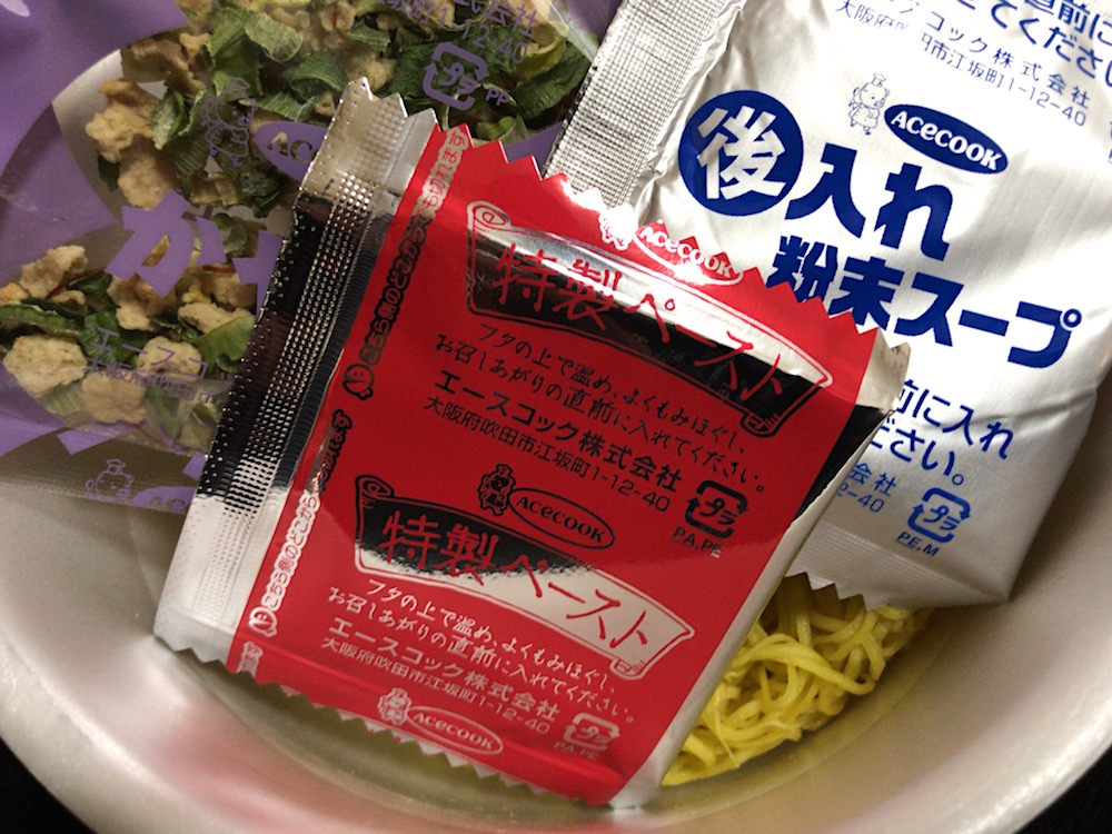 トリまみれの濃厚鶏そば　中身