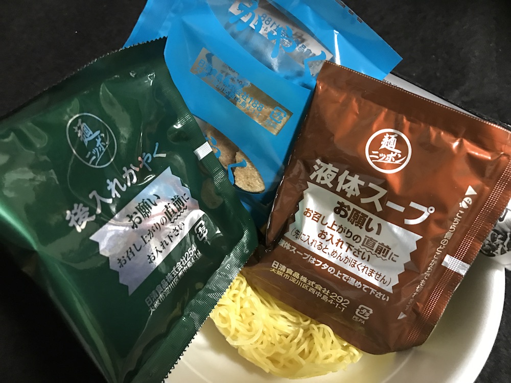 日清麺ニッポン 京都背脂醤油ラーメン　中身