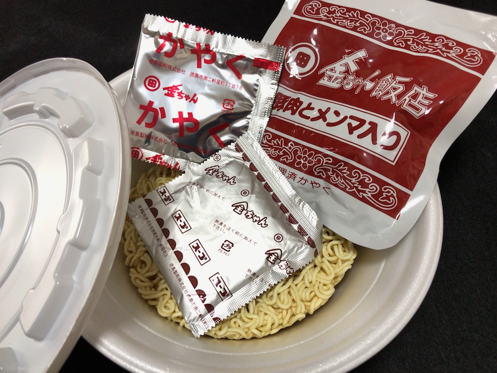 金ちゃん飯店　焼豚ラーメン　中身