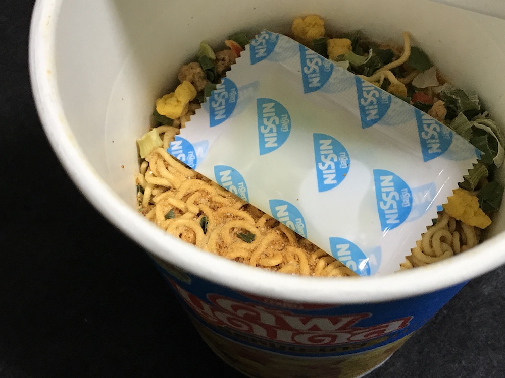 タイ カップヌードル　ムーマナオ味　中身