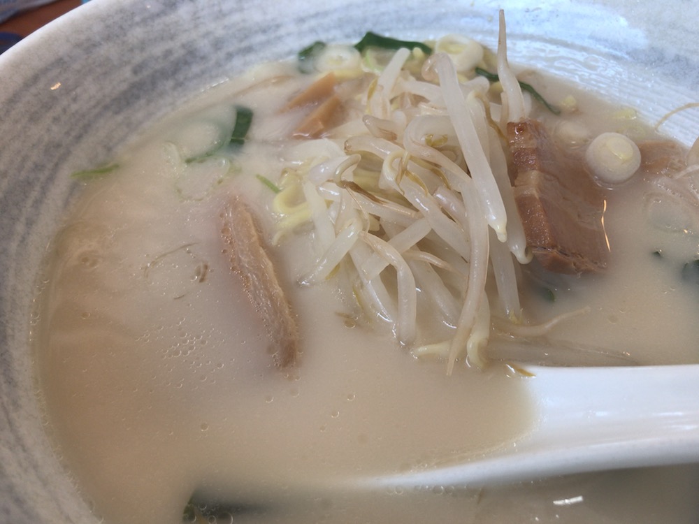 中華料理　萬福　豚骨ラーメン