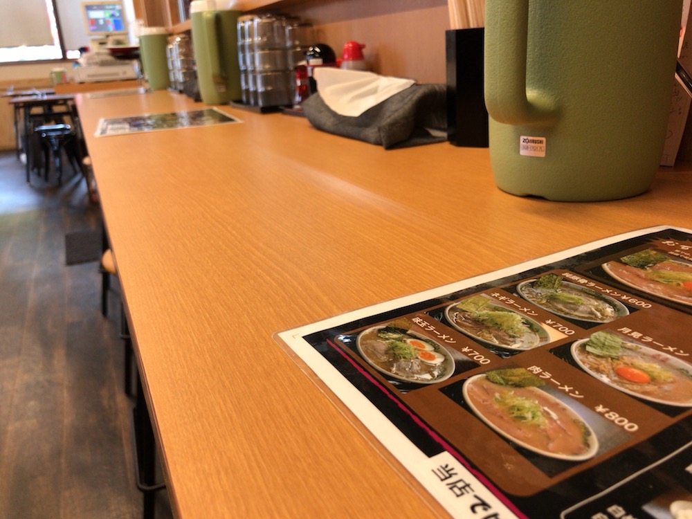 純豚骨ラーメン　鶯　店内
