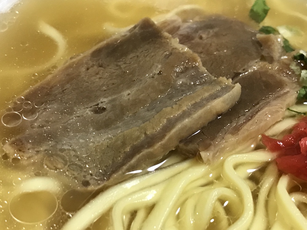日清ラ王　沖縄そば　出来上がりチャーシュー