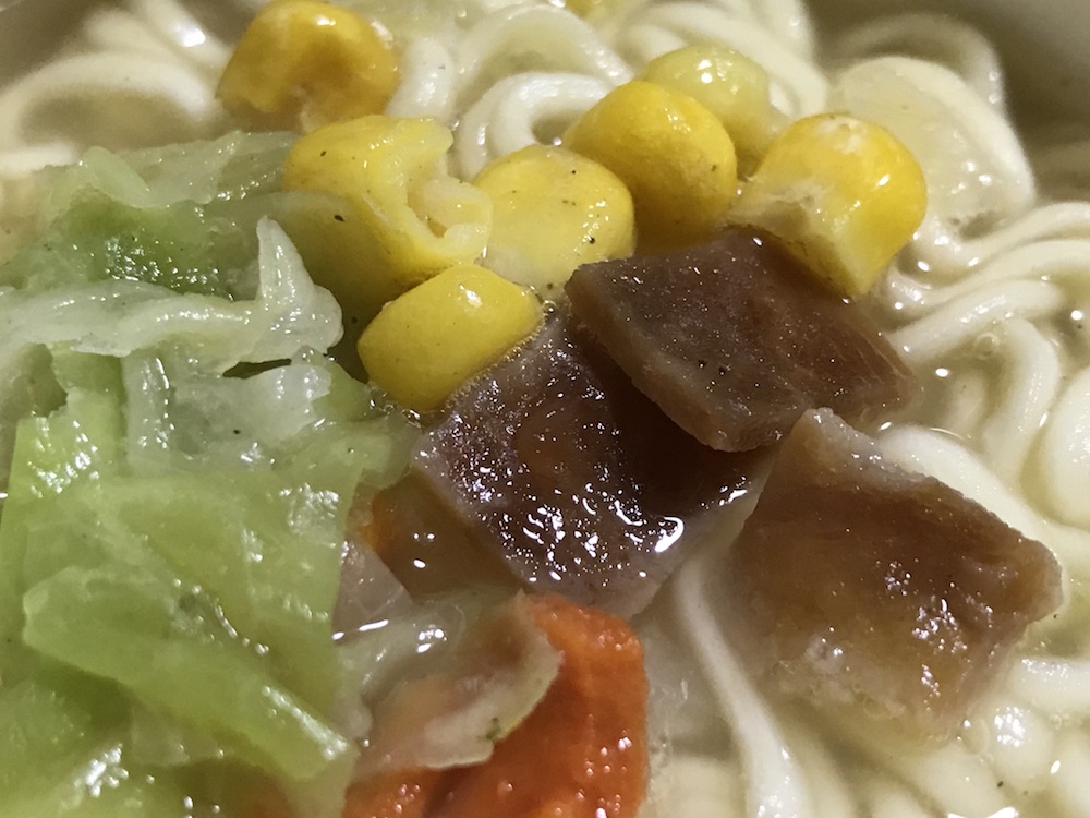 カップスター長崎県産大西海のチャーシューが入ったちゃんぽん 具材アップ