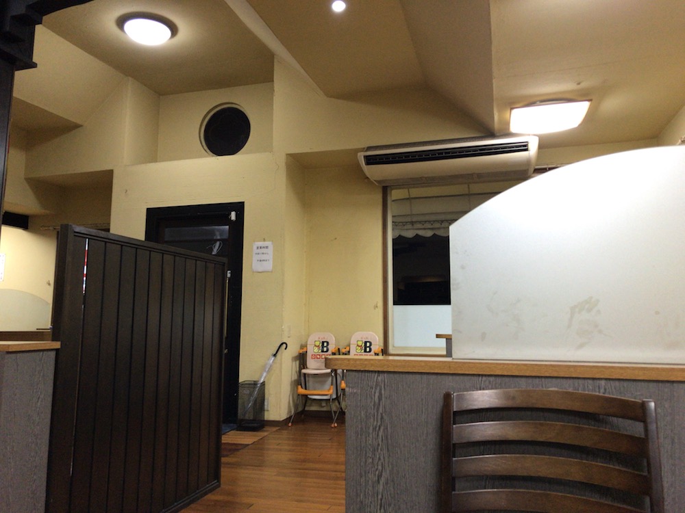 幸陽閣 冷えた店内