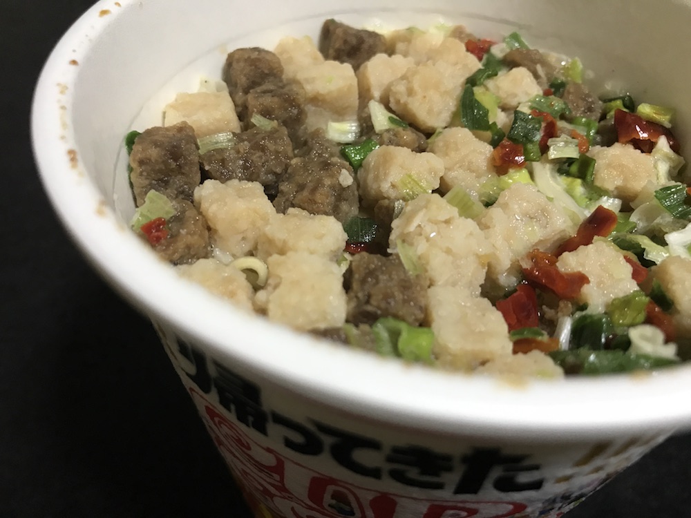 カップヌードル ビック帰ってきた謎肉祭W 出来上がり