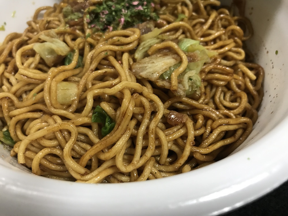 日清焼そばU.F.O 旨さ凝縮 濃い濃いソース 出来上がり