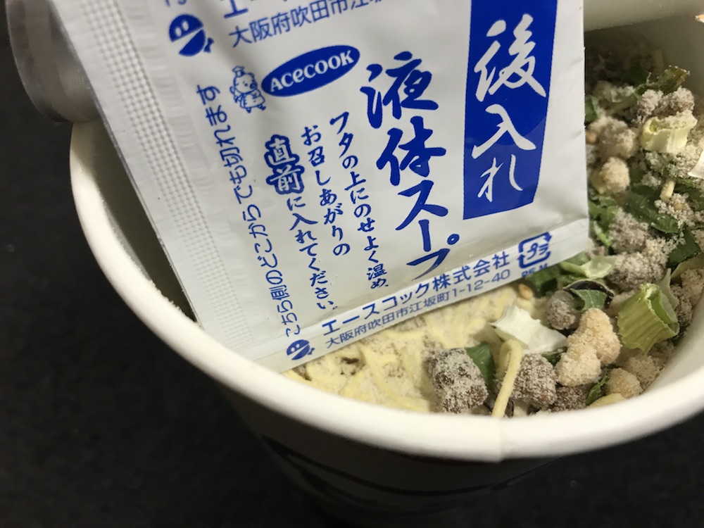 MEGA豚どトンコツラーメン 中身