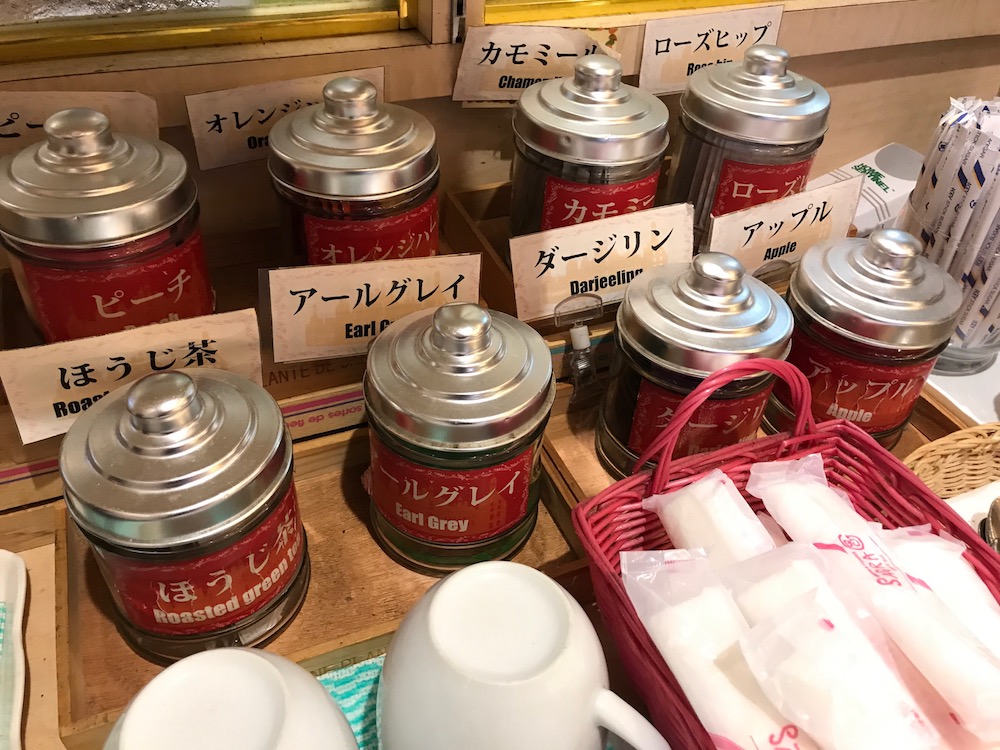 ベーカリーレストラン　サーグラ　ディナーバイキング　紅茶