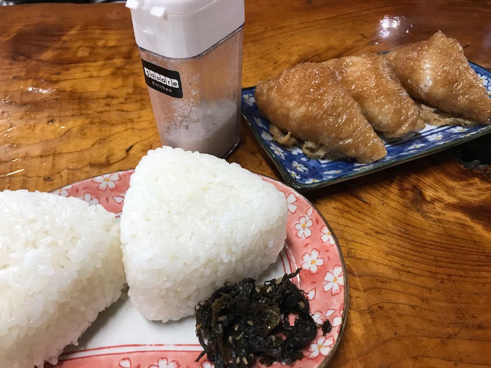 岩屋うどん　おにぎり・いなり