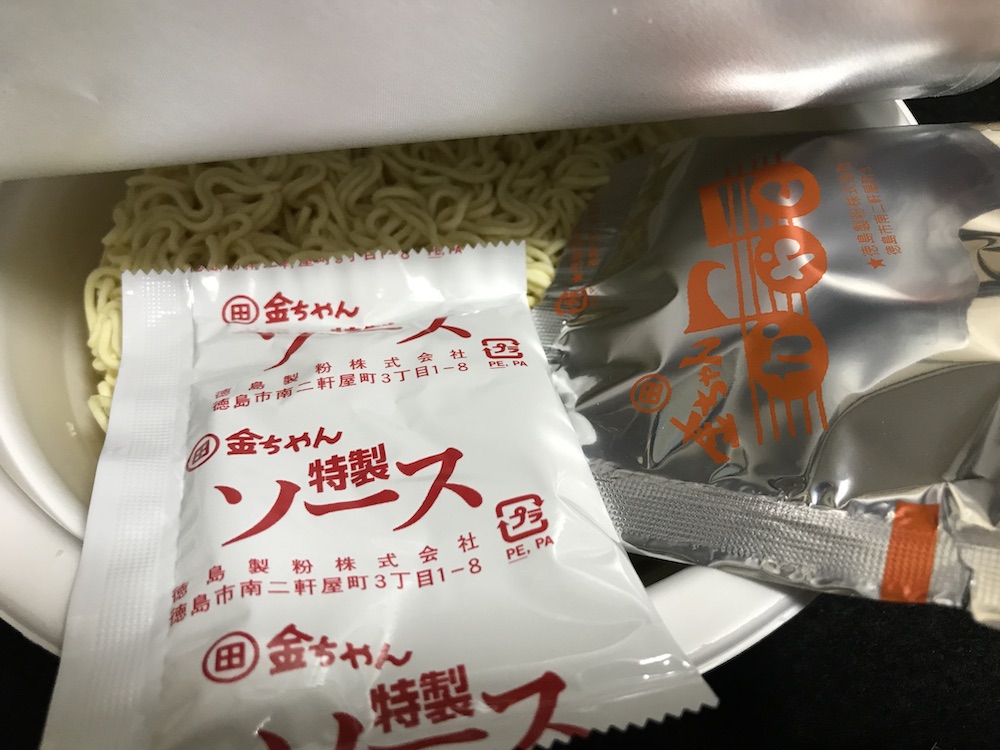 金ちゃんいかソース焼きそば 中身