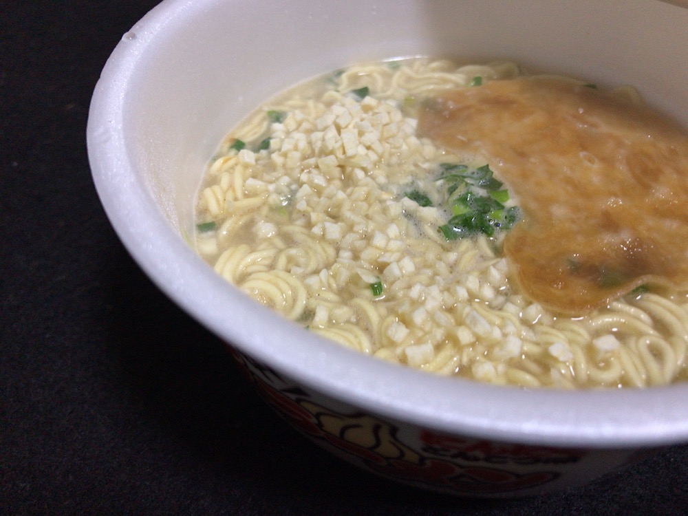 サンポー 焼豚ラーメンにんにくとんこつ味 出来上がり