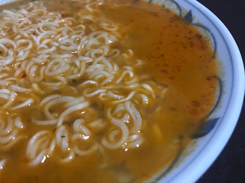 コカ インスタント麺トムヤム味 出来上がり