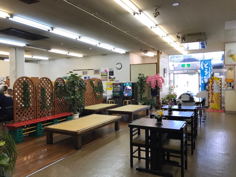 もち吉直方本店　休憩所