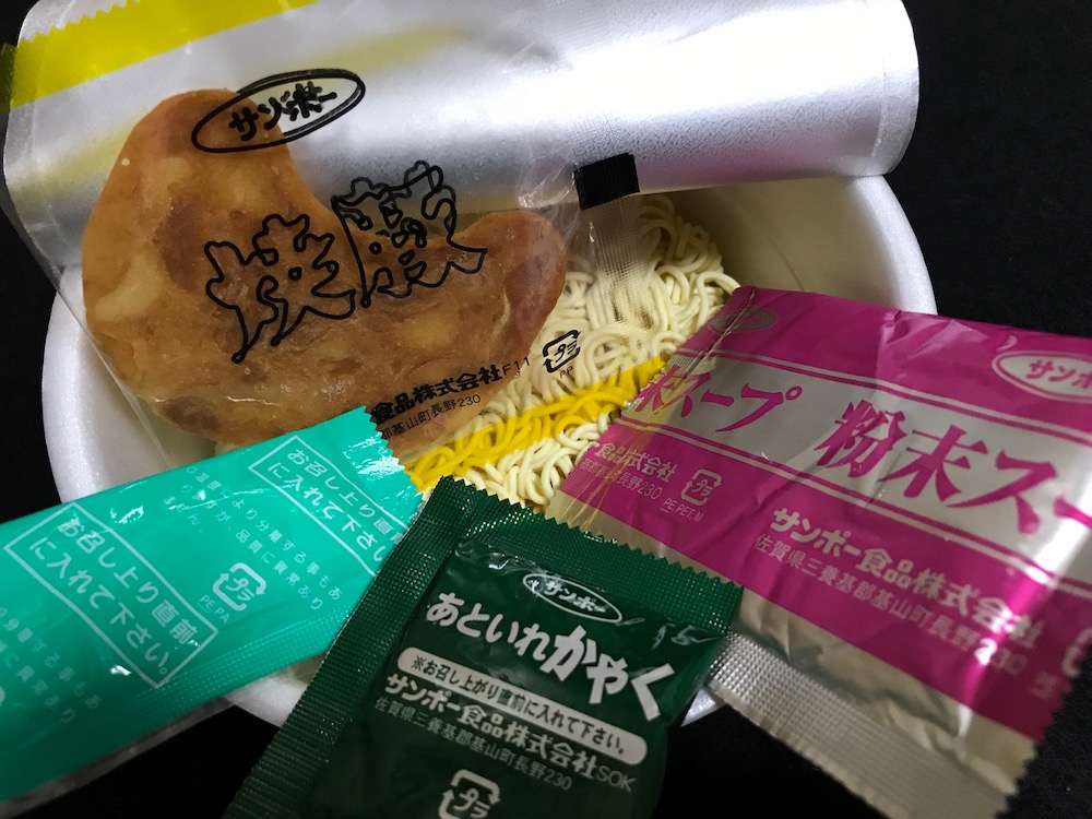 サンポー焼豚ラーメン鹿児島黒豚とんこつ　中身