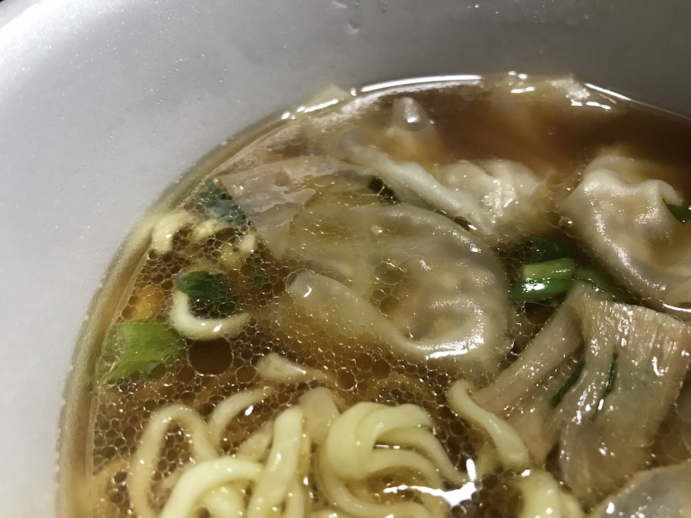 明星とら食堂ワンタン麺　ワンタン