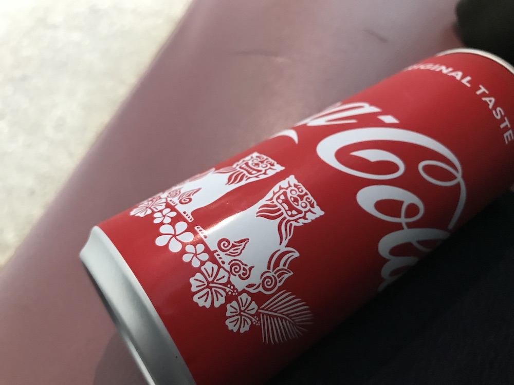 沖縄空港　コカコーラ