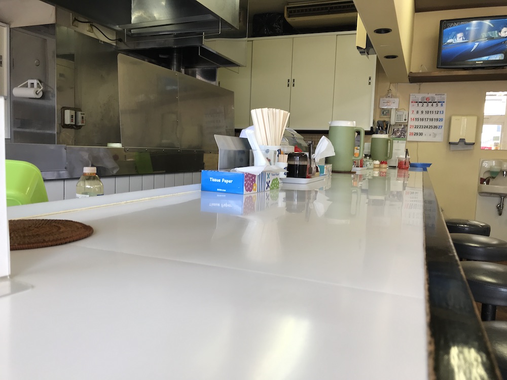 丸徳ラーメン店内 2020
