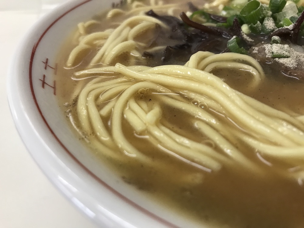 はちばん食堂　ラーメン　麺