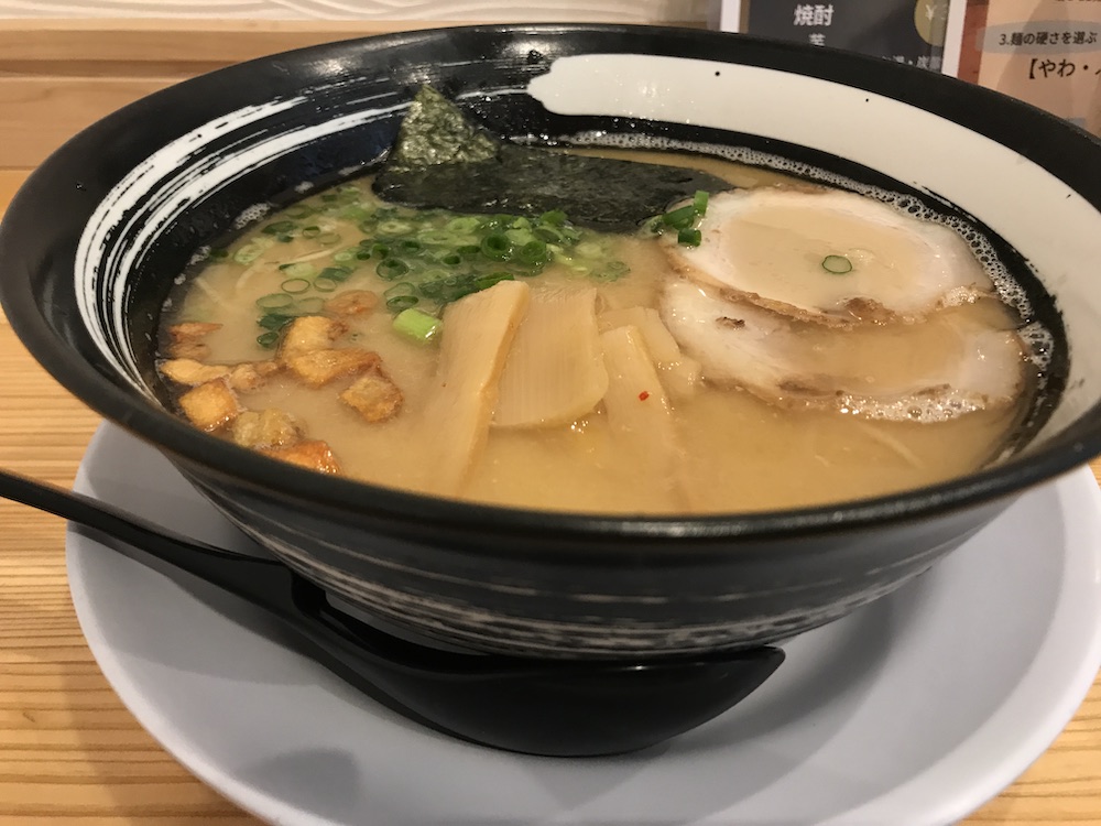 呼び戻し豚骨らーめん蓮　蓮らーめん　全粒粉麺