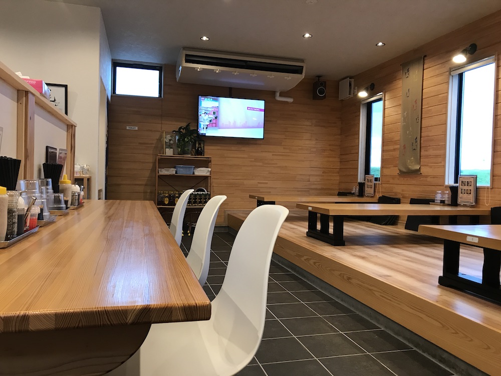 呼び戻し豚骨ラーメン　蓮　店内