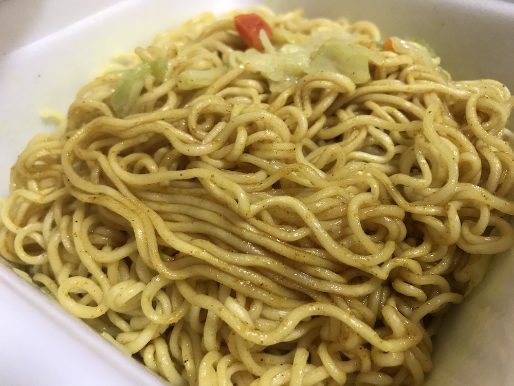 サンヨー やまとの味カレー 焼きそば　出来上がり