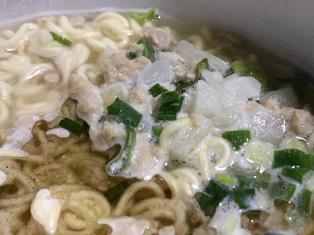 博多華味鳥監修　博多極上鶏白湯ソバ　玉ねぎ