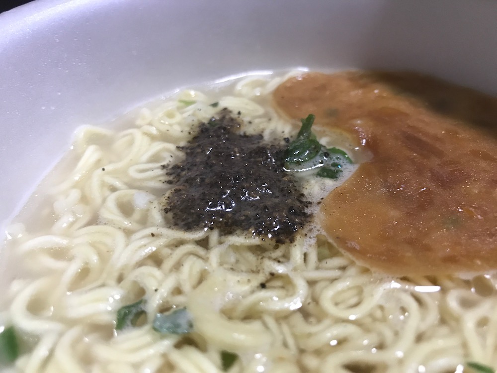 焼豚ラーメン 黒こしょう推し　こしょう
