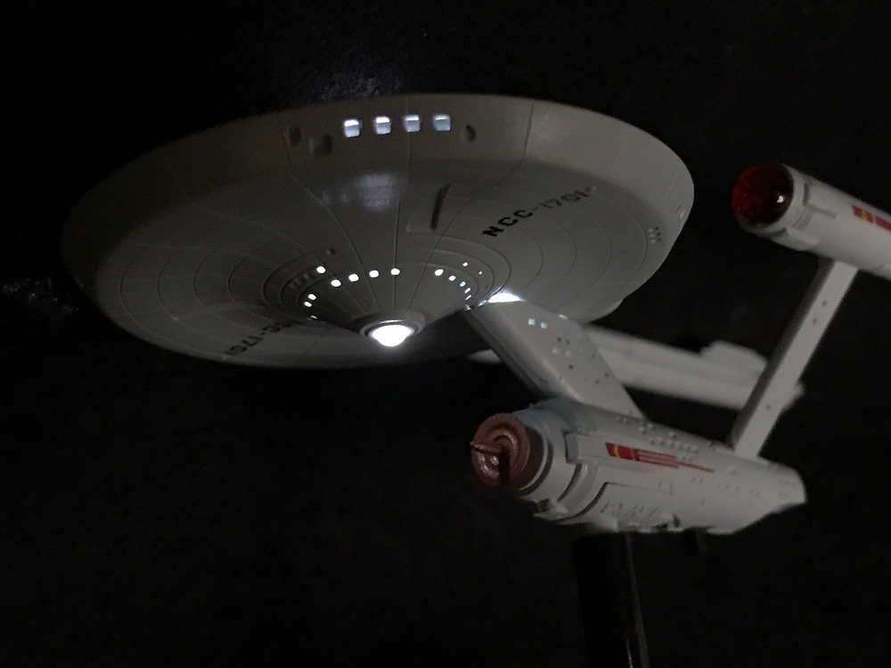 Star Trek: Light-Up Starship Enterprise　light up