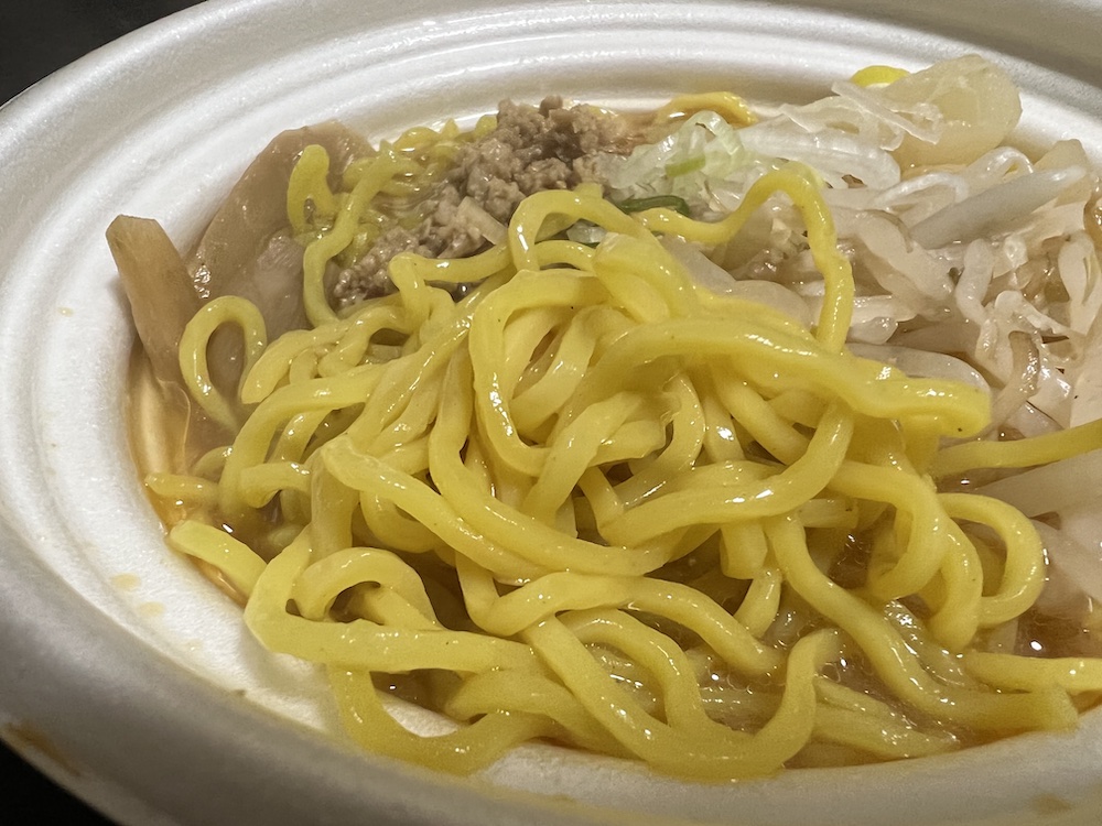 札幌すみれ監修濃厚みそラーメン 麺