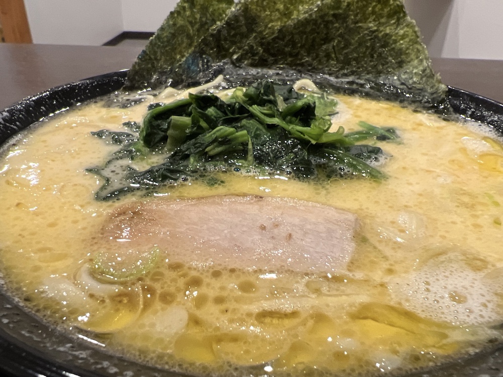 龍馬家大財店　ラーメン　中太麺　700円