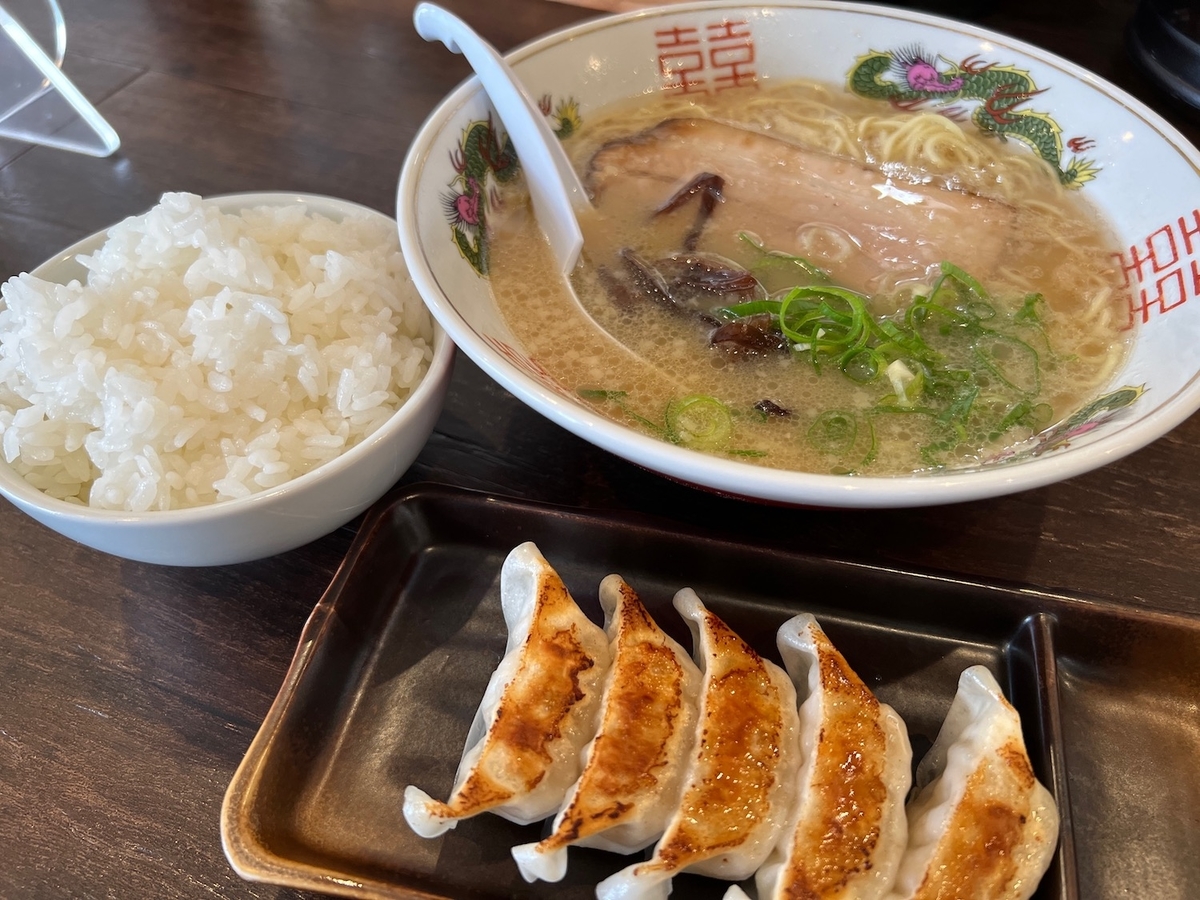 ドラゴンラーメン大財店　餃子セット
