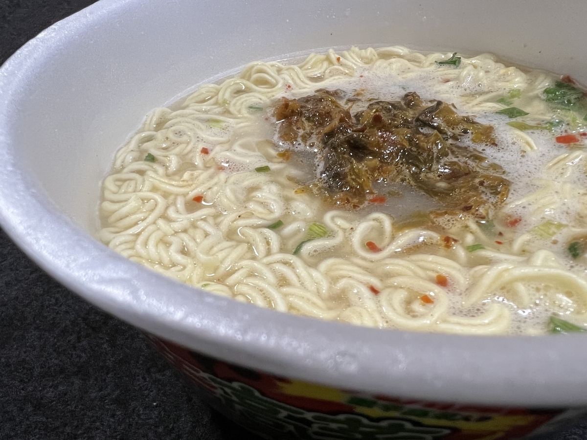 サンポー激辛高菜豚骨ラーメン　出来上がり