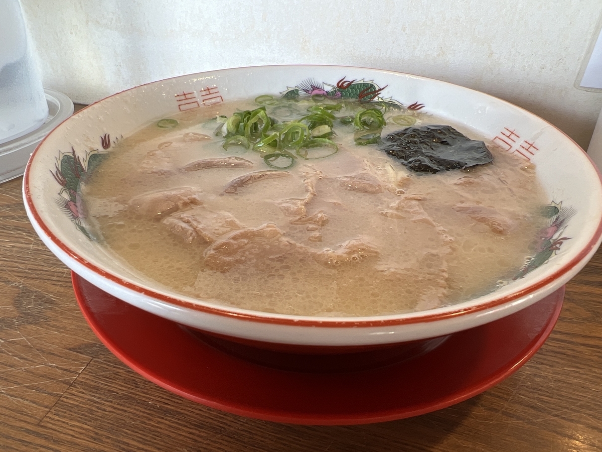一休軒呉服元町店　ラーメン　700円