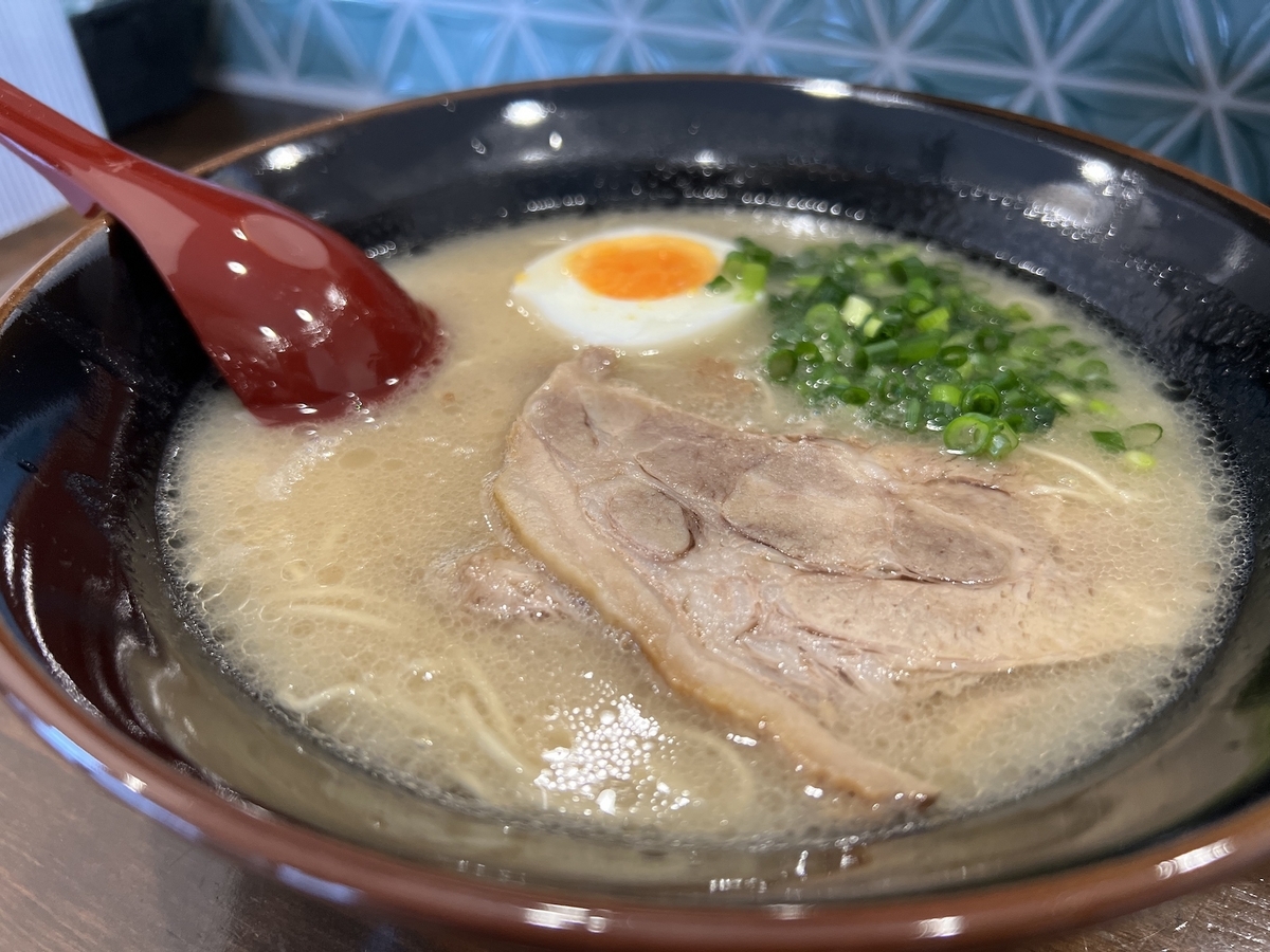 とんこつラーメンスタンド食堂　ラーメン