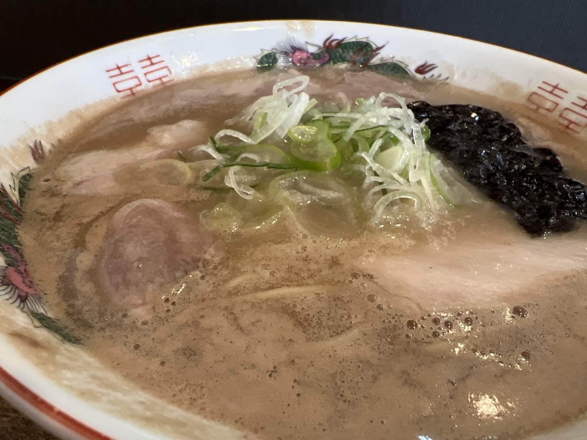 麺屋ぷいぷい　ラーメン　680円　安定濃厚豚骨