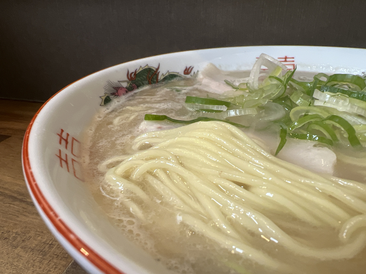 麺屋ぷいぷい　ラーメン　700円　麺