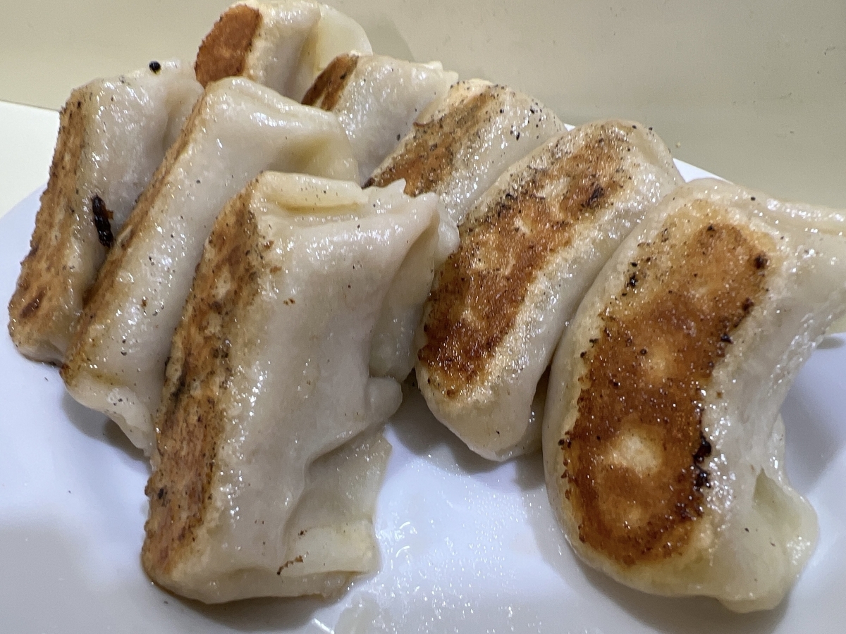ぎょうざ屋　焼き餃子　横
