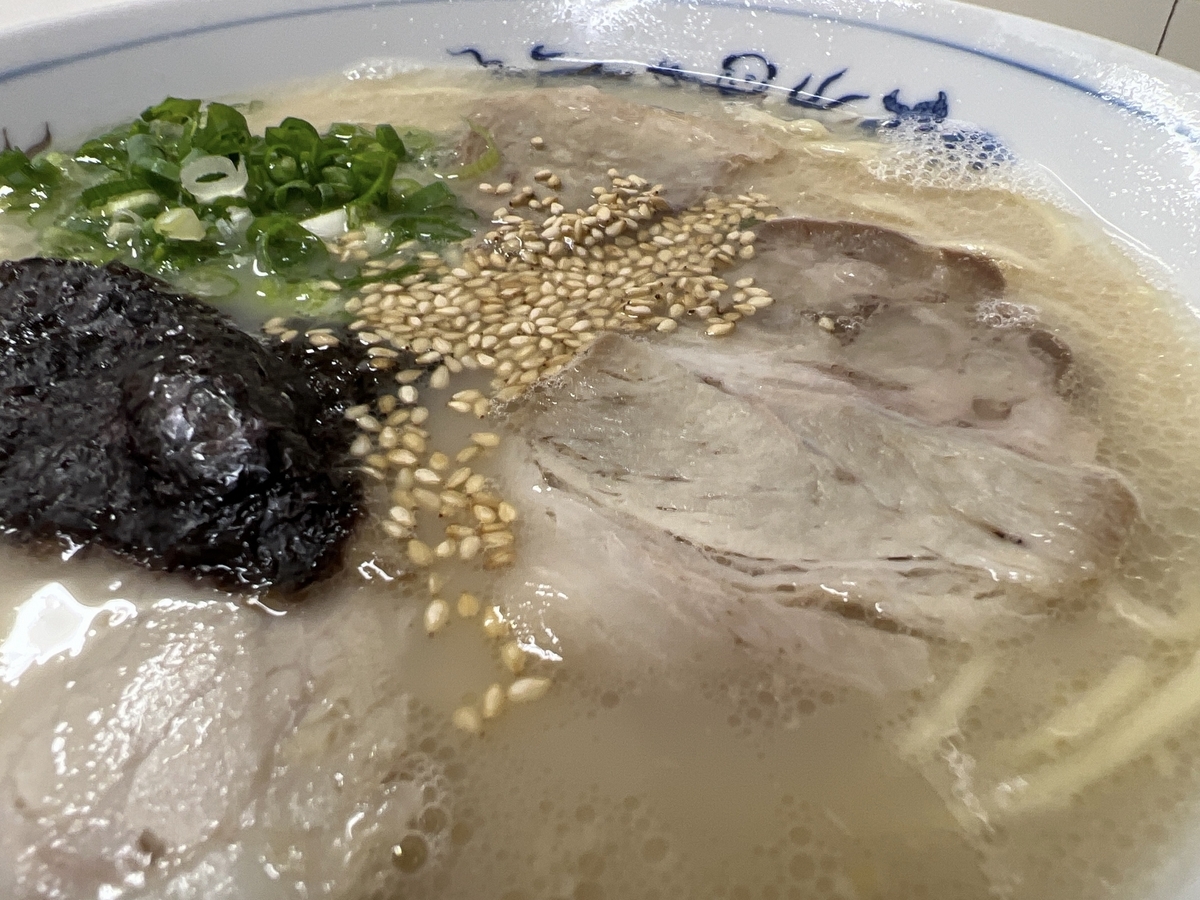 テルテルラーメン ラーメン ゴマすら具材