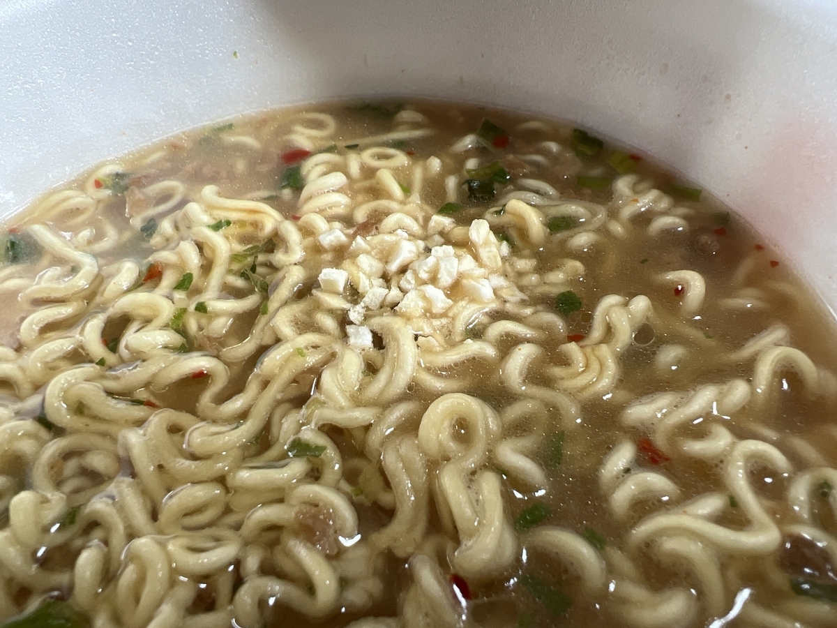 濃厚豚骨キレの醤油豚骨　ガーリックチップ