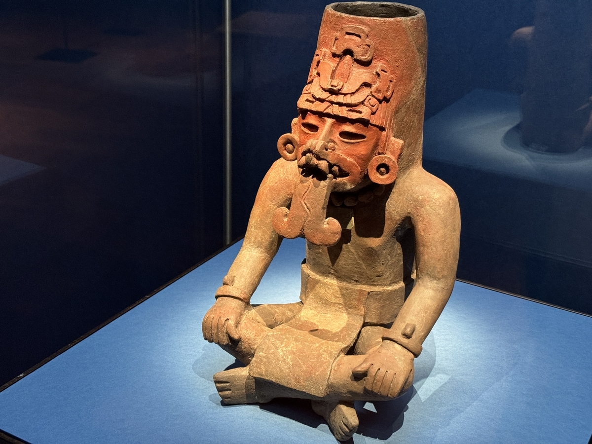 特別展「古代メキシコ-マヤ、アステカ、テオティワカン」人型骨壺